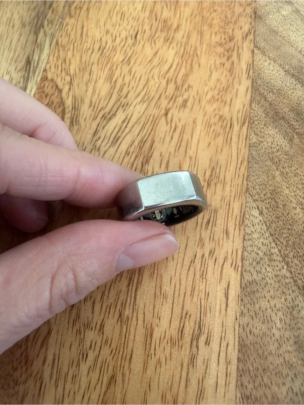Oura Smart Ring Charging Dock - Silver/Black